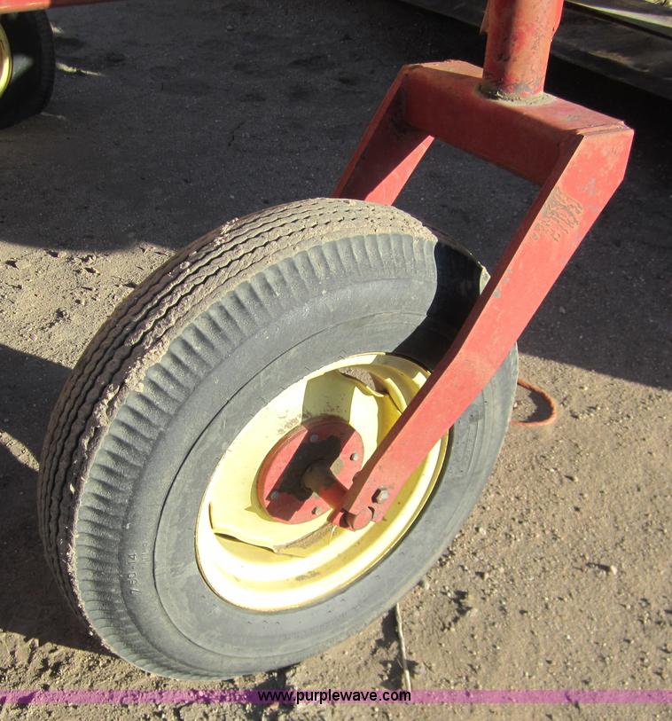 image for item 3432 New Holland 1112 swather