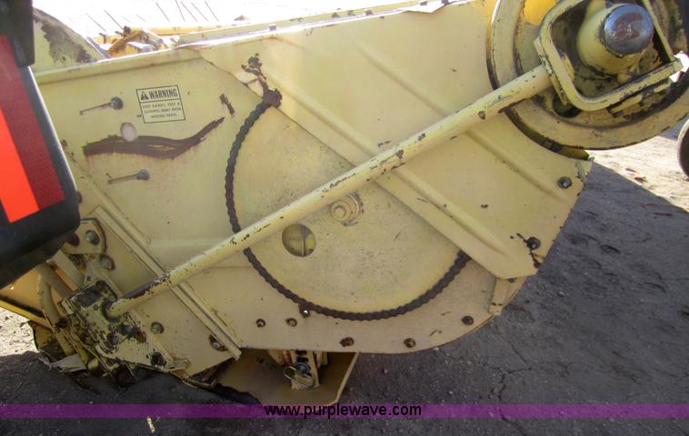 image for item 3432 New Holland 1112 swather
