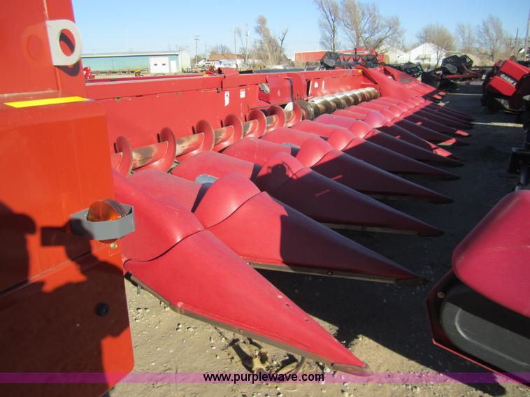 image for item 3439 2004 Case 2412 12 row corn head