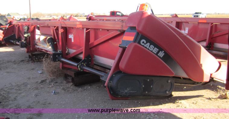 image for item 3439 2004 Case 2412 12 row corn head