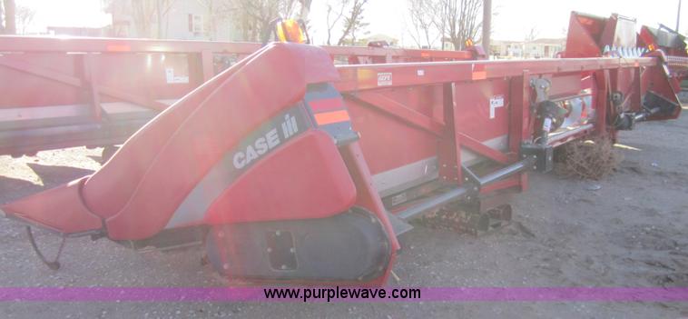 image for item 3439 2004 Case 2412 12 row corn head