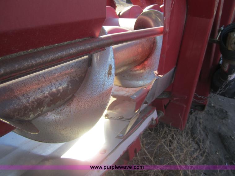 image for item 3439 2004 Case 2412 12 row corn head