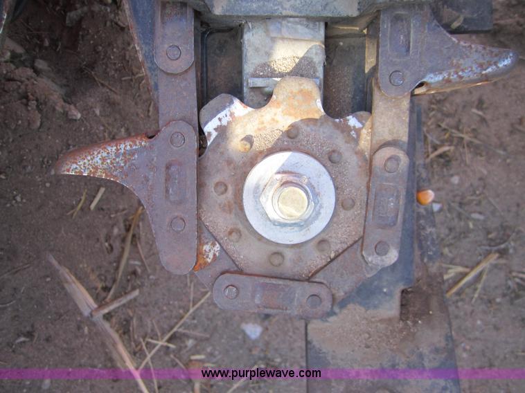 image for item 3439 2004 Case 2412 12 row corn head