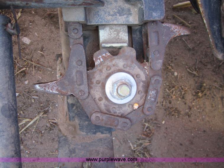 image for item 3439 2004 Case 2412 12 row corn head