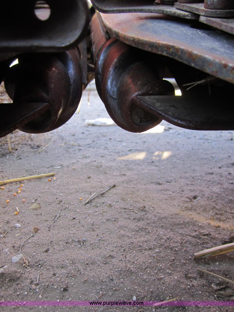 image for item 3439 2004 Case 2412 12 row corn head