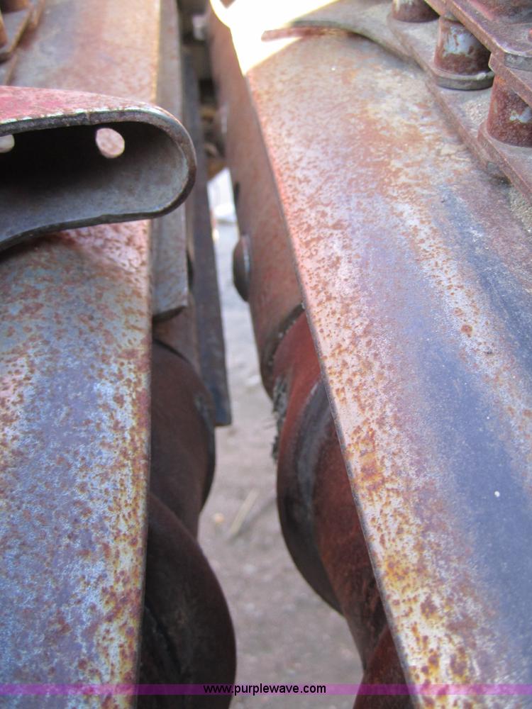 image for item 3439 2004 Case 2412 12 row corn head