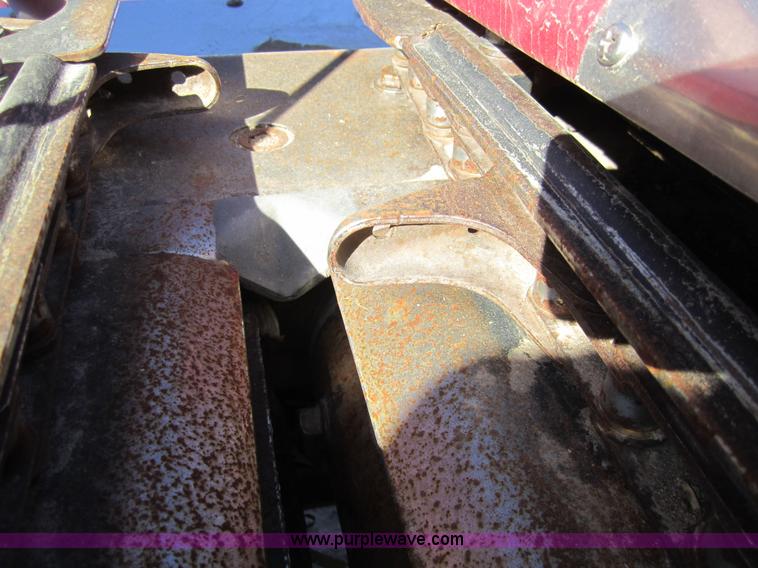 image for item 3439 2004 Case 2412 12 row corn head