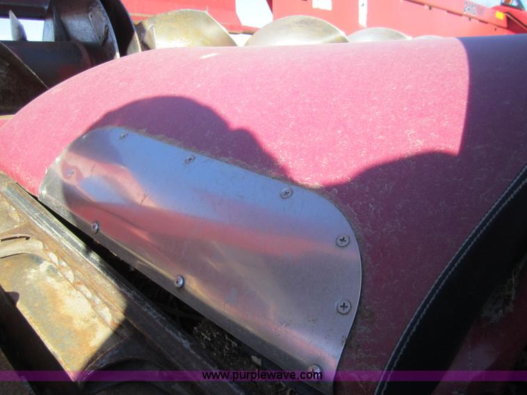 image for item 3439 2004 Case 2412 12 row corn head