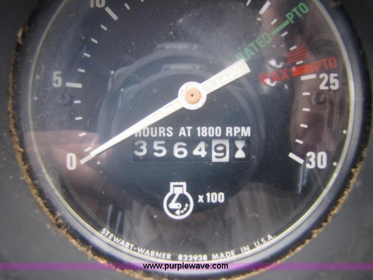 image for item 3448 1987 Case IH 885XL tractor with loader