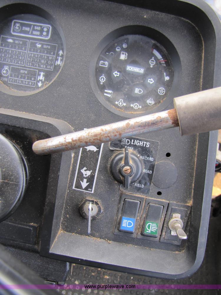 image for item 3448 1987 Case IH 885XL tractor with loader