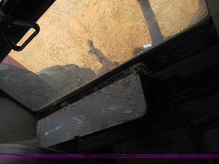 image for item 3448 1987 Case IH 885XL tractor with loader