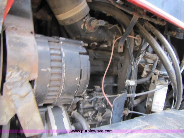 image for item 3448 1987 Case IH 885XL tractor with loader