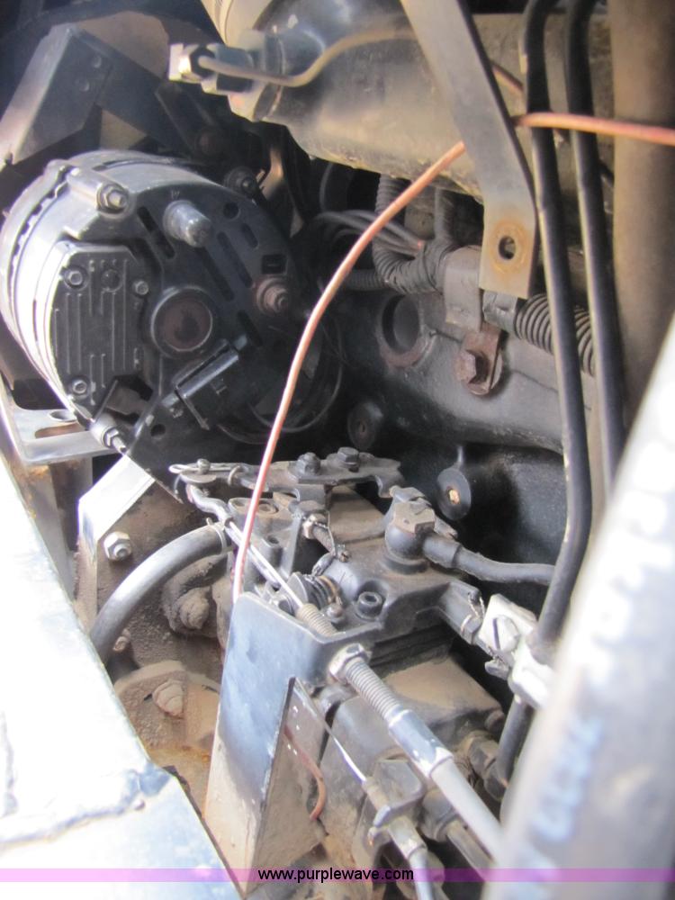 image for item 3448 1987 Case IH 885XL tractor with loader