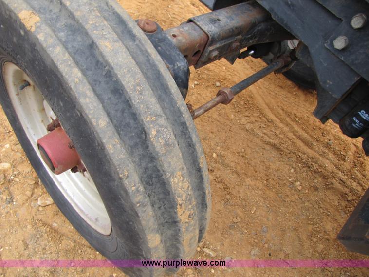 image for item 3448 1987 Case IH 885XL tractor with loader