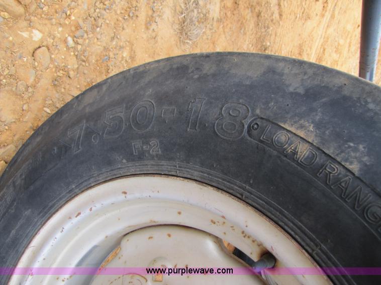 image for item 3448 1987 Case IH 885XL tractor with loader