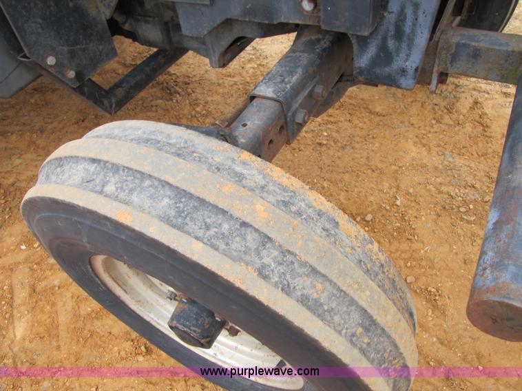 image for item 3448 1987 Case IH 885XL tractor with loader