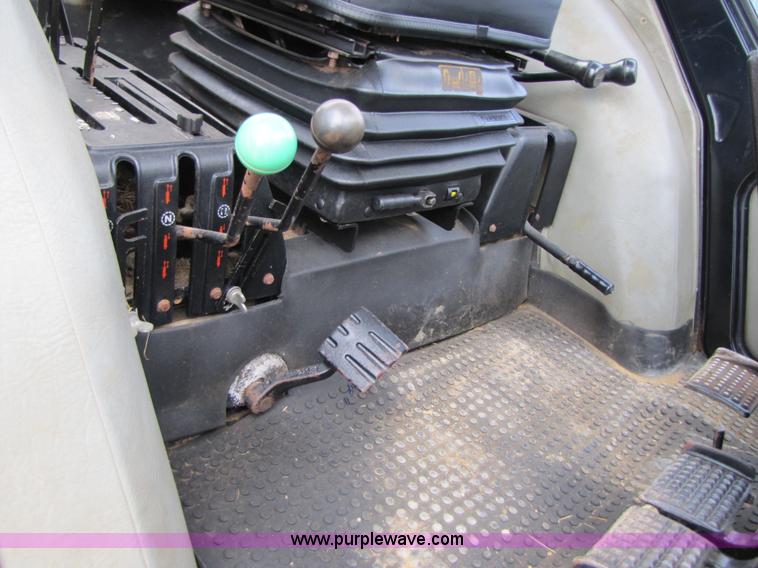 image for item 3448 1987 Case IH 885XL tractor with loader