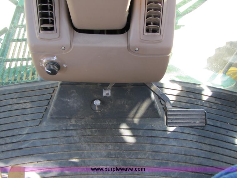 image for item 3451 2005 John Deere 4920 self propelled 120' sprayer