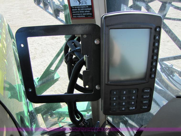 image for item 3451 2005 John Deere 4920 self propelled 120' sprayer