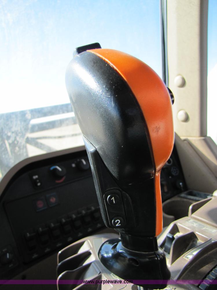 image for item 3451 2005 John Deere 4920 self propelled 120' sprayer