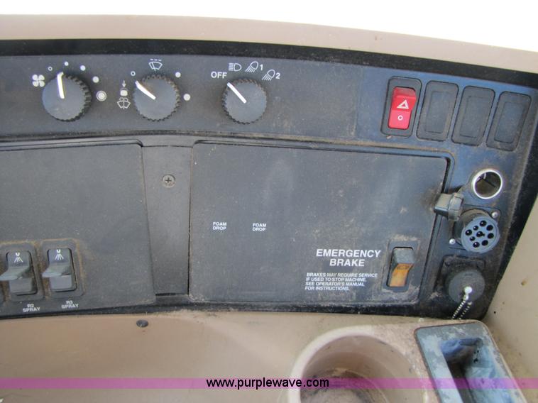 image for item 3451 2005 John Deere 4920 self propelled 120' sprayer