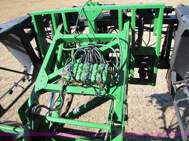 image for item 3451 2005 John Deere 4920 self propelled 120' sprayer