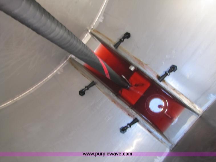 image for item 3451 2005 John Deere 4920 self propelled 120' sprayer