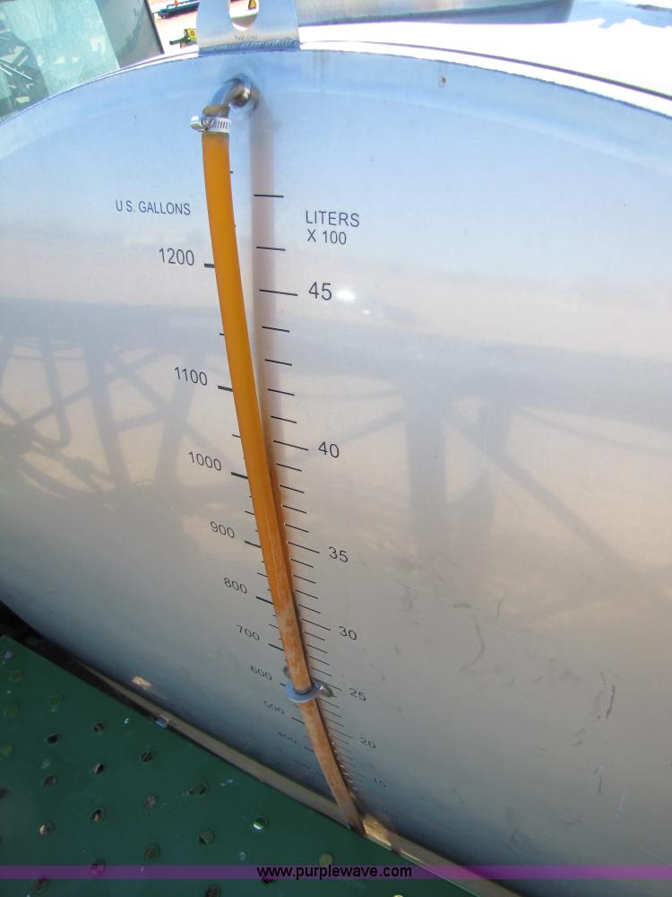 image for item 3451 2005 John Deere 4920 self propelled 120' sprayer