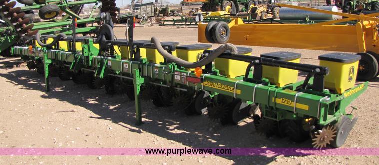 image for item 3453 2008 John Deere 1710 MaxEmerge XP vertical fold no-till planter