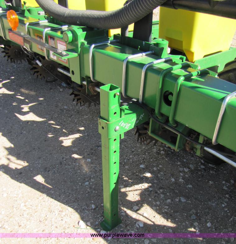 image for item 3453 2008 John Deere 1710 MaxEmerge XP vertical fold no-till planter