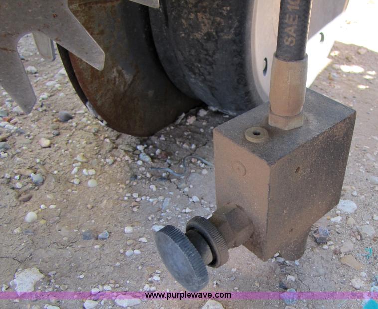 image for item 3453 2008 John Deere 1710 MaxEmerge XP vertical fold no-till planter