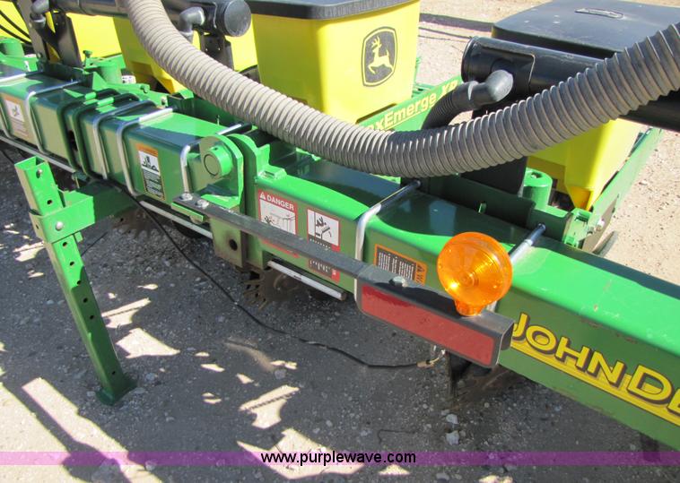 image for item 3453 2008 John Deere 1710 MaxEmerge XP vertical fold no-till planter
