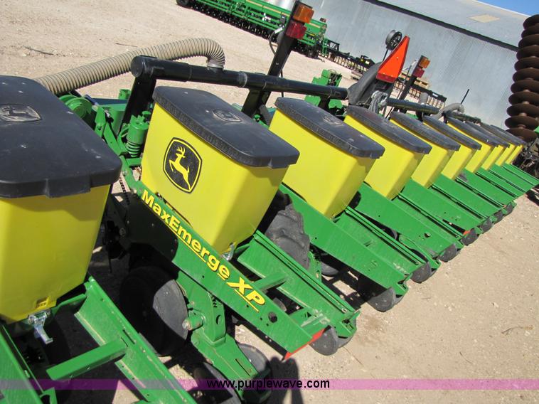 image for item 3453 2008 John Deere 1710 MaxEmerge XP vertical fold no-till planter