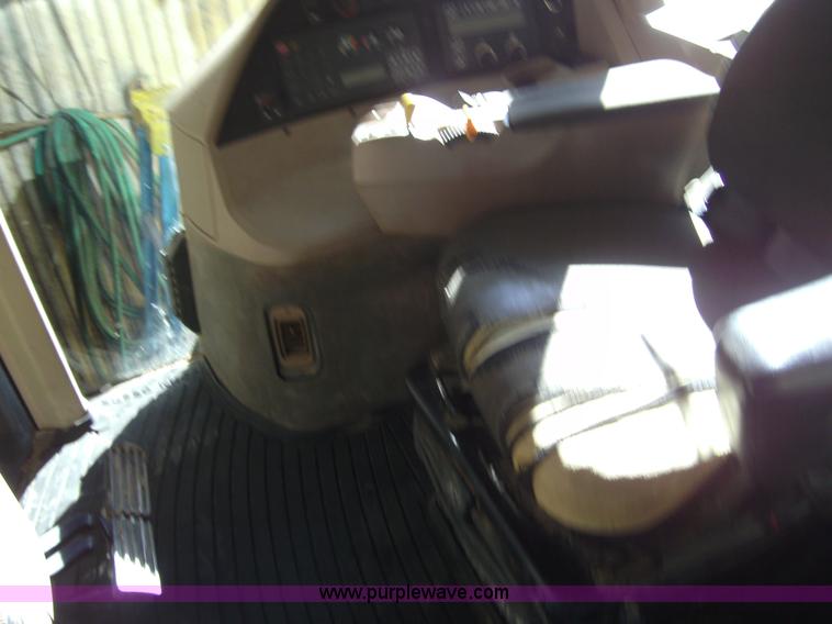 image for item 3461 1998 John Deere 8100 MFWD tractor