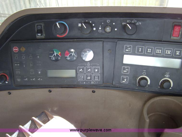 image for item 3461 1998 John Deere 8100 MFWD tractor