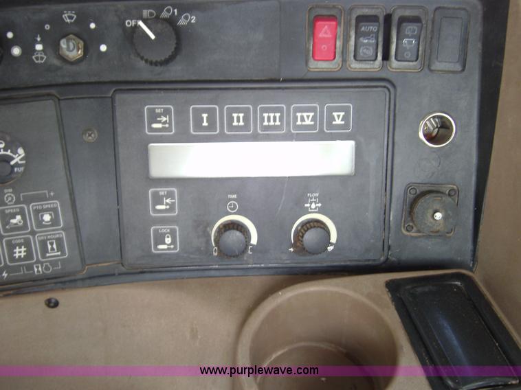 image for item 3461 1998 John Deere 8100 MFWD tractor