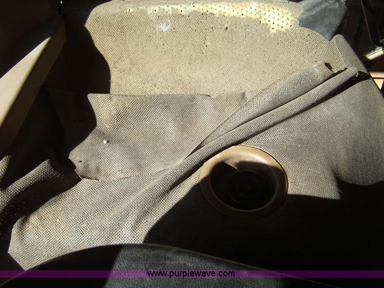 image for item 3461 1998 John Deere 8100 MFWD tractor