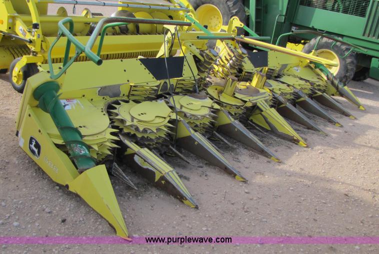 image for item 3475 2004 John Deere 688 rotary forage head