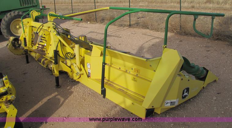 image for item 3475 2004 John Deere 688 rotary forage head