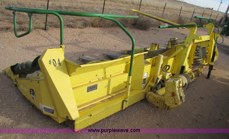 image for item 3475 2004 John Deere 688 rotary forage head