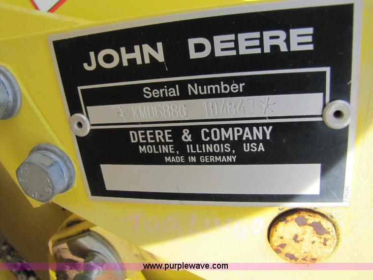 image for item 3475 2004 John Deere 688 rotary forage head