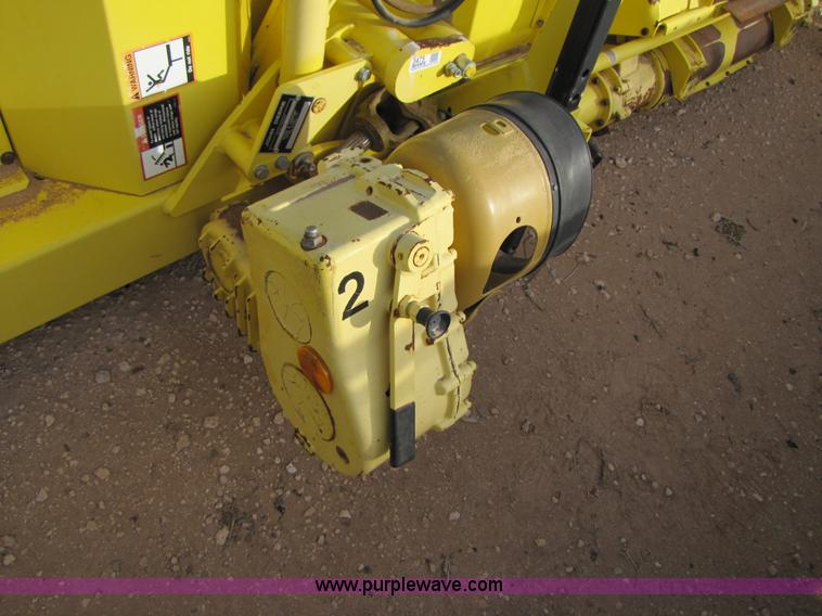 image for item 3475 2004 John Deere 688 rotary forage head