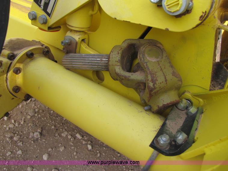 image for item 3475 2004 John Deere 688 rotary forage head