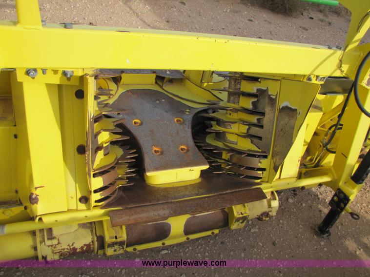 image for item 3475 2004 John Deere 688 rotary forage head