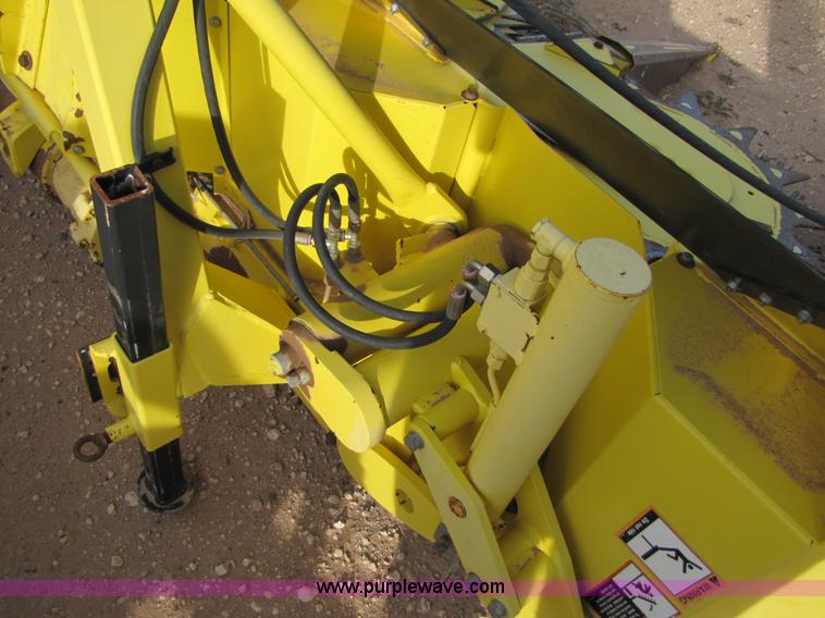 image for item 3475 2004 John Deere 688 rotary forage head