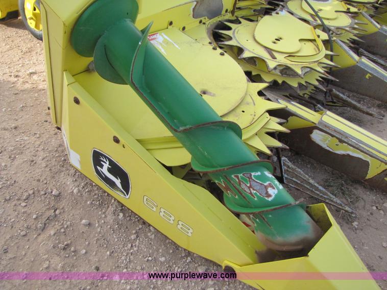 image for item 3475 2004 John Deere 688 rotary forage head