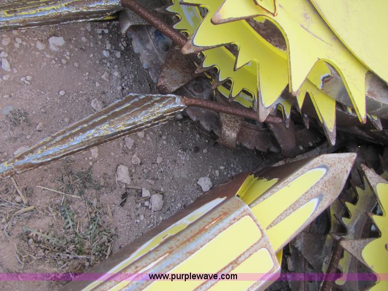 image for item 3475 2004 John Deere 688 rotary forage head