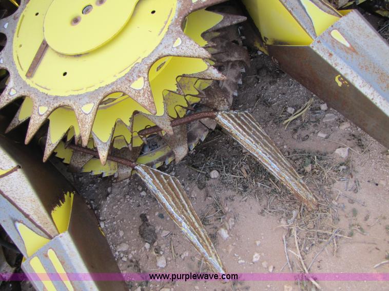 image for item 3475 2004 John Deere 688 rotary forage head