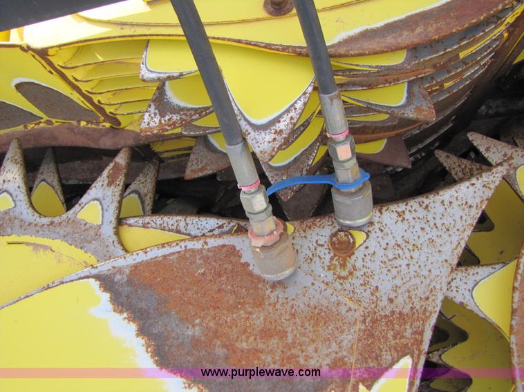 image for item 3475 2004 John Deere 688 rotary forage head