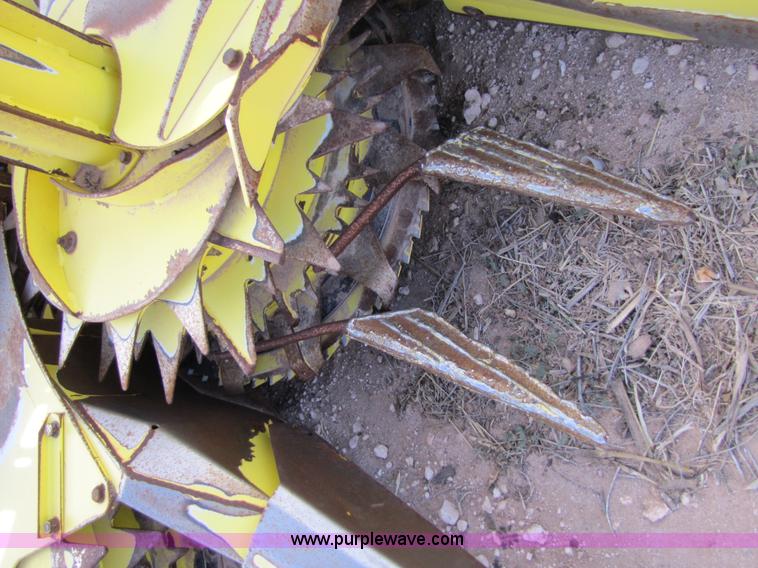 image for item 3475 2004 John Deere 688 rotary forage head